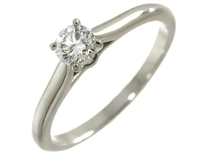 Anillo de diamante solitario de platino Cartier 