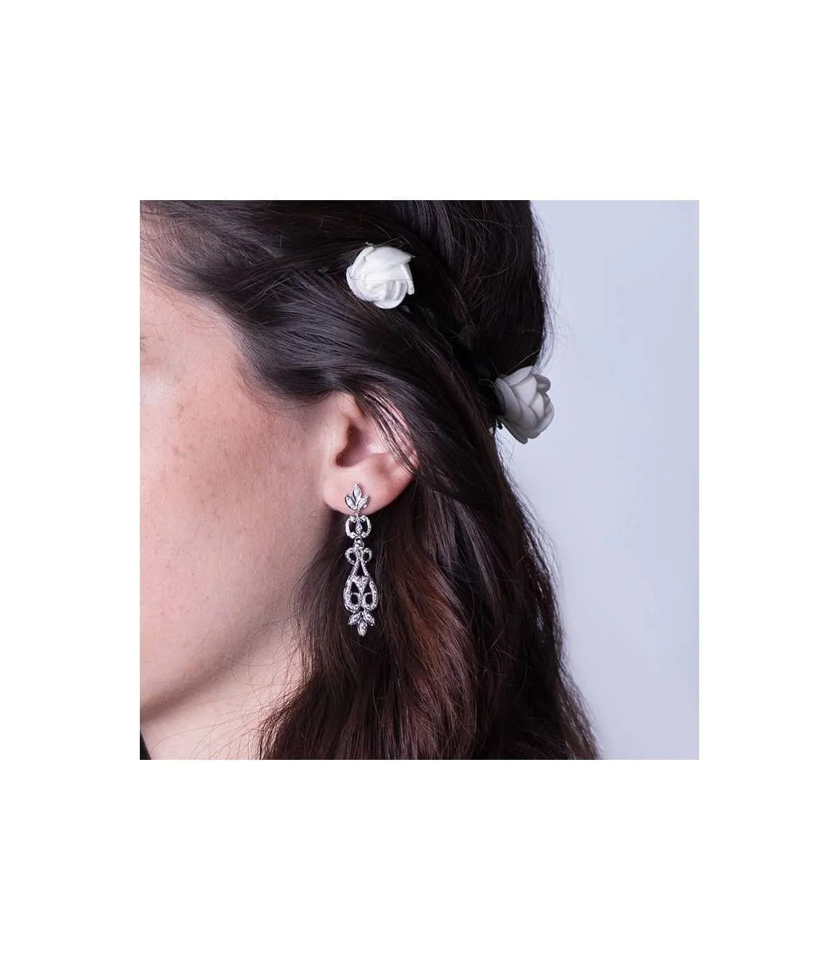 Boucles D'oreilles Or blanc 18K pendantes et zircons. Garonne.