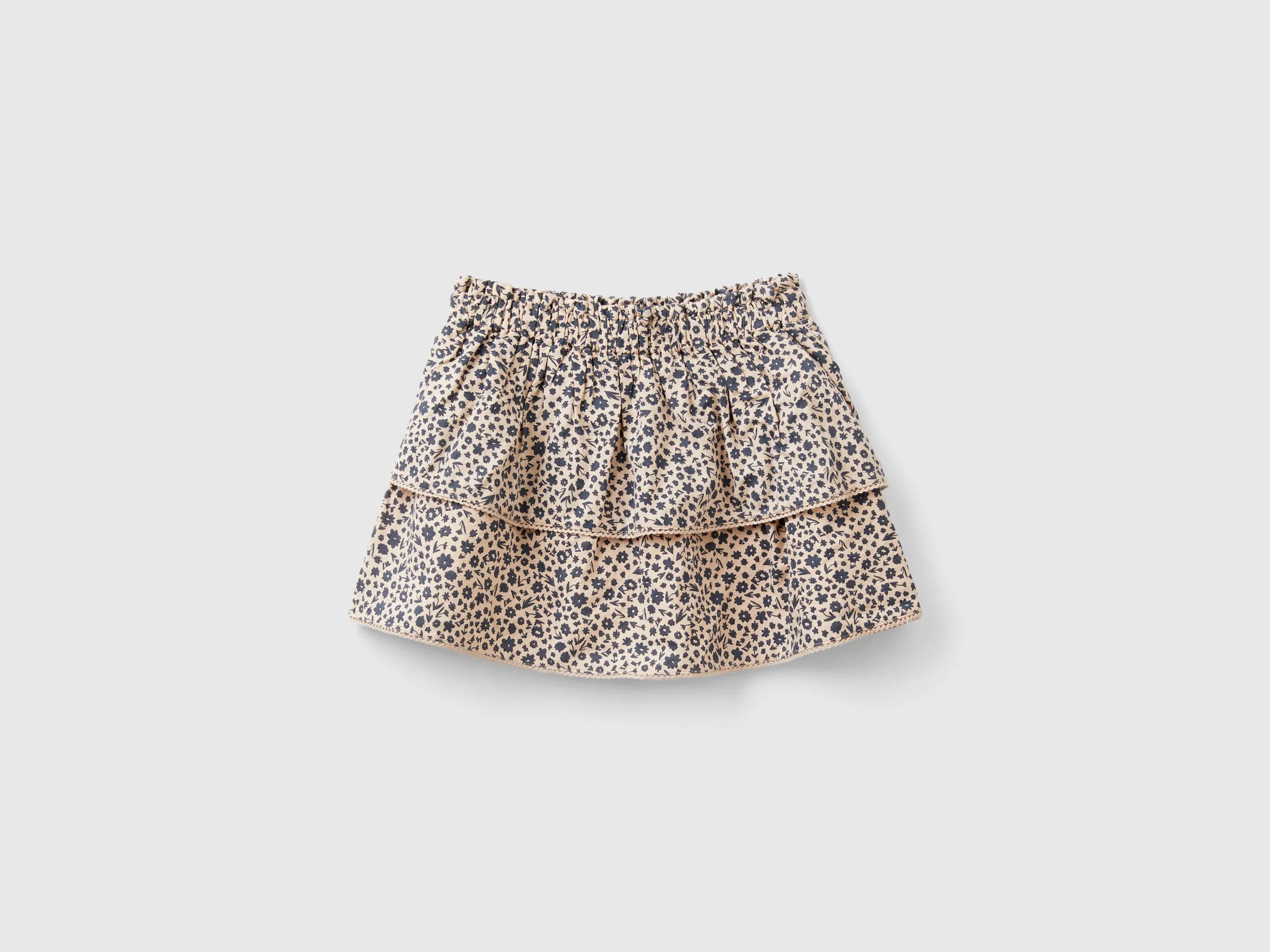Falda de volantes con estampado de flores
