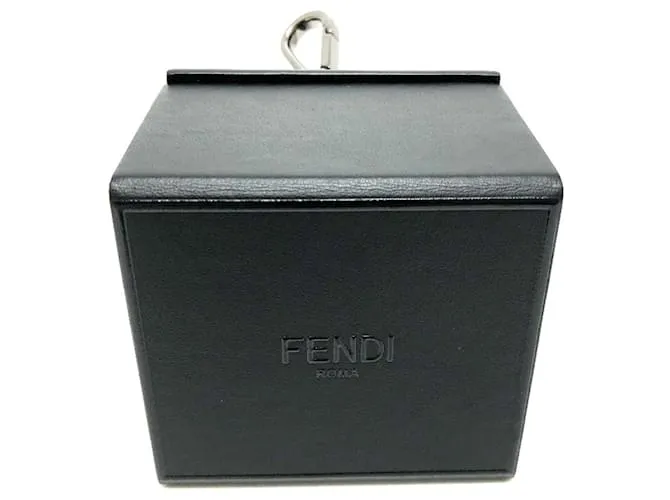 Fendi 7AR894 Llavero de cuero Negro 