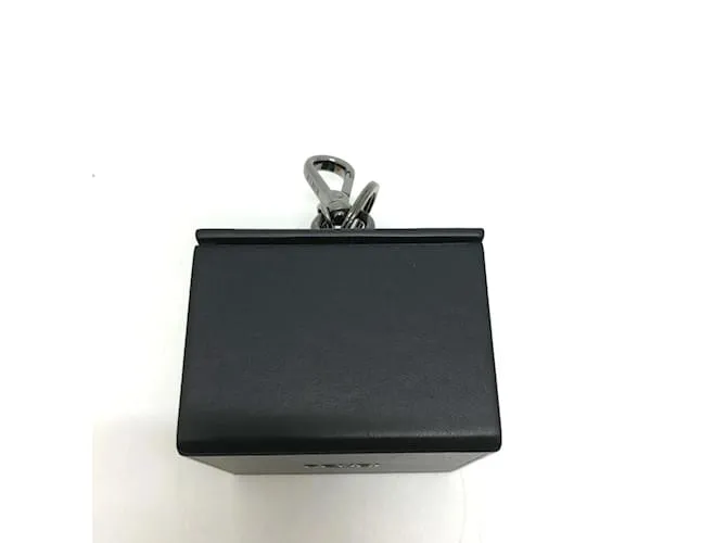 Fendi 7AR894 Llavero de cuero Negro 