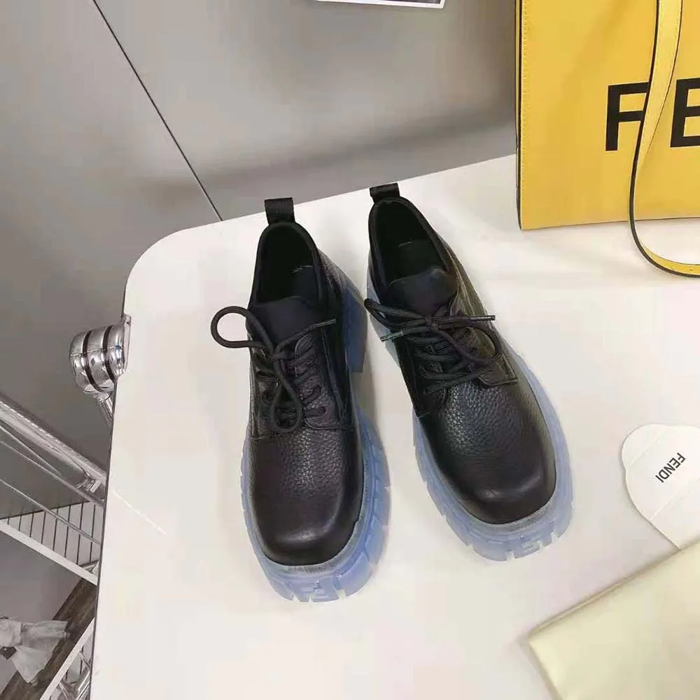 Fendi Mujer Force Zapatos con cordones de cuero negro