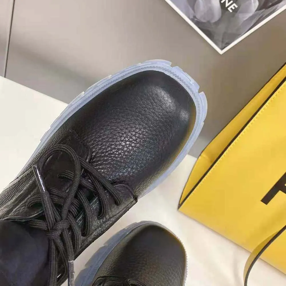Fendi Mujer Force Zapatos con cordones de cuero negro