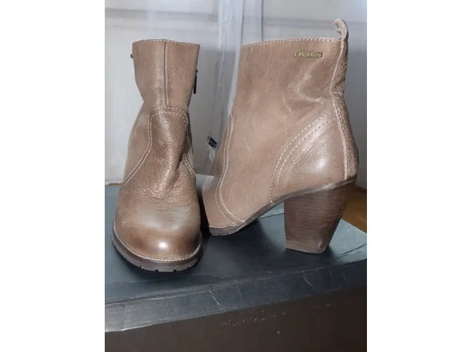 Ikks Botines Castaño 