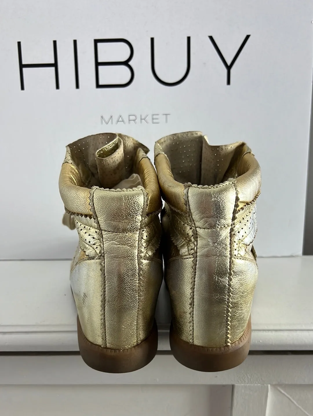 ISABEL MARANT. Deportivas doradas plataforma interior. T 40