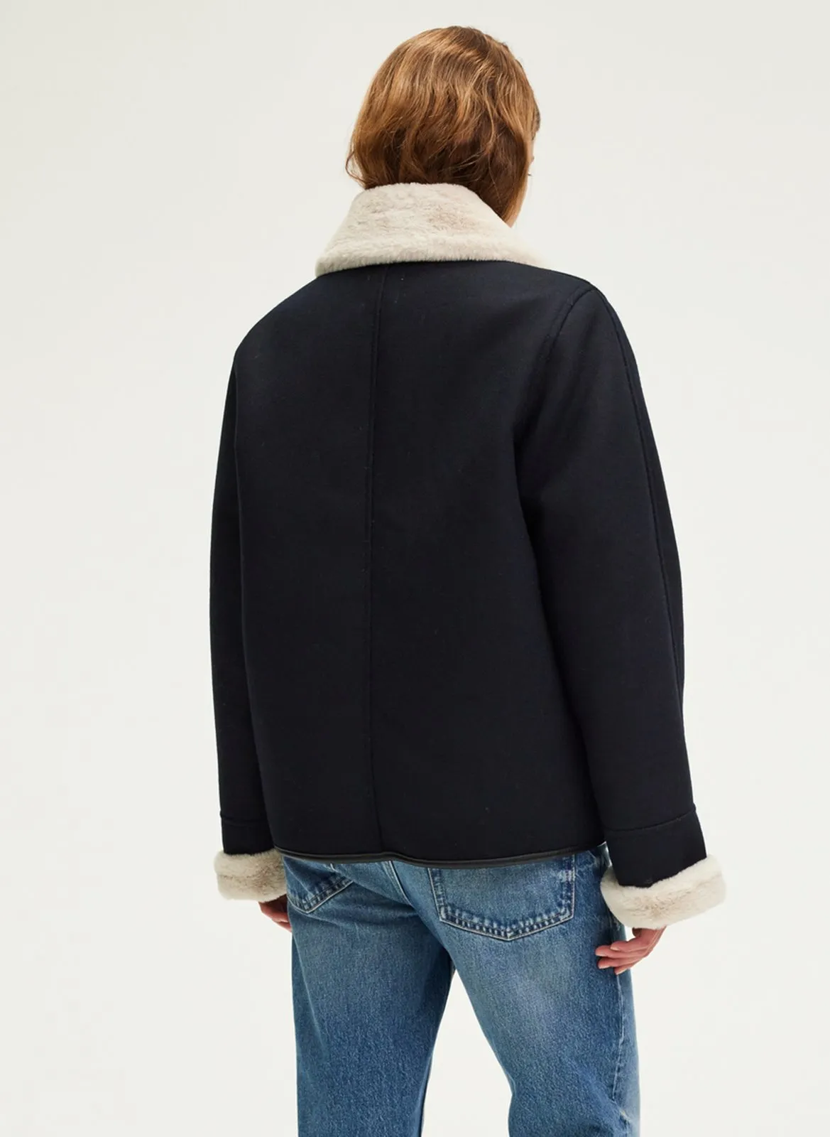 LEANDRA  CHAQUETA CON CUELLO DE SOLAPA EN AZUL