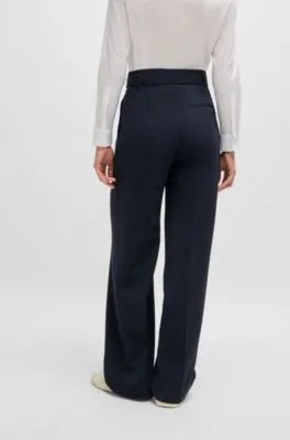 Pantalones relaxed fit en crepé japonés resistente a las arrugas