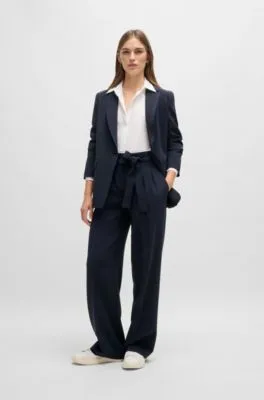 Pantalones relaxed fit en crepé japonés resistente a las arrugas
