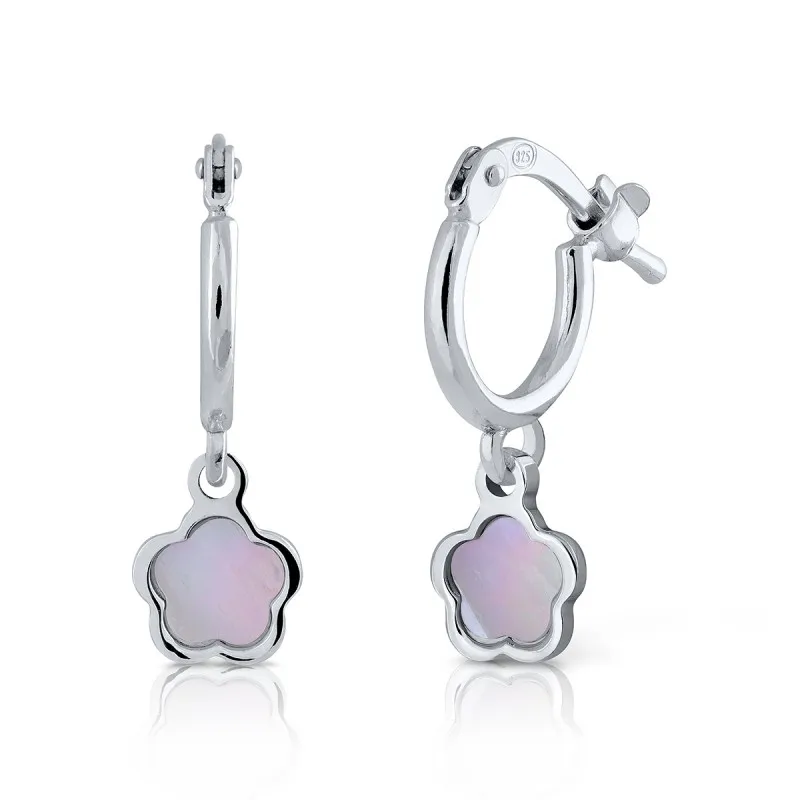 PULSERA PLATA CON FLOR DE NÁCAR Y BOLITAS BLANCAS – LA PETRA