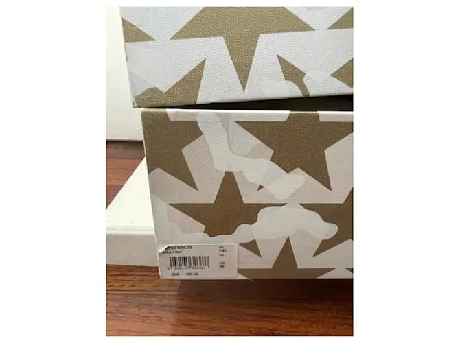 Valentino Garavani coleccionista de TANGO Beige 
